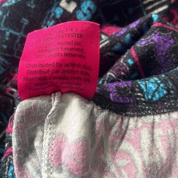 Hi, selling these superb pyjama pants (get both for 10$) for kids in size L. - Picture 4 of 6